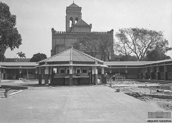 foto antiga da obra do mercado são sebastião no méier