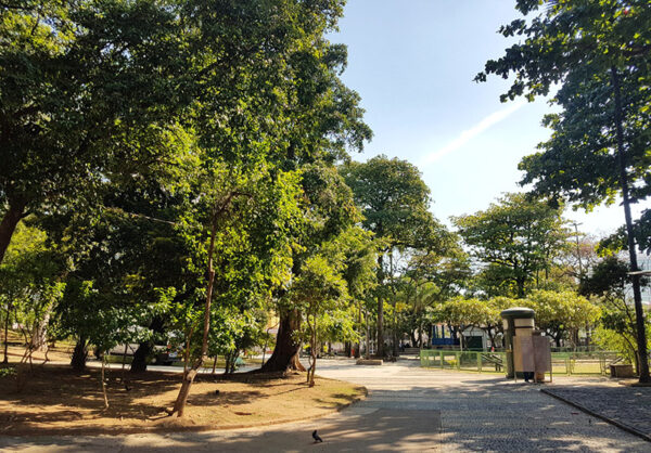 Jardim do Méier com árvores