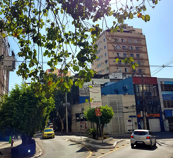 Bifurcação na rua Medina no Méier