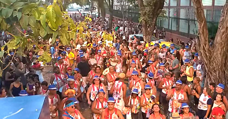 Bloco Bigodinho Esticado no Méier