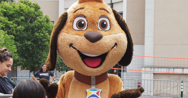 Fantasia do cachorro tijolinho do Shopping Nova América