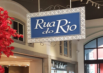 Placa da Rua do Rio, no Shopping Nova América