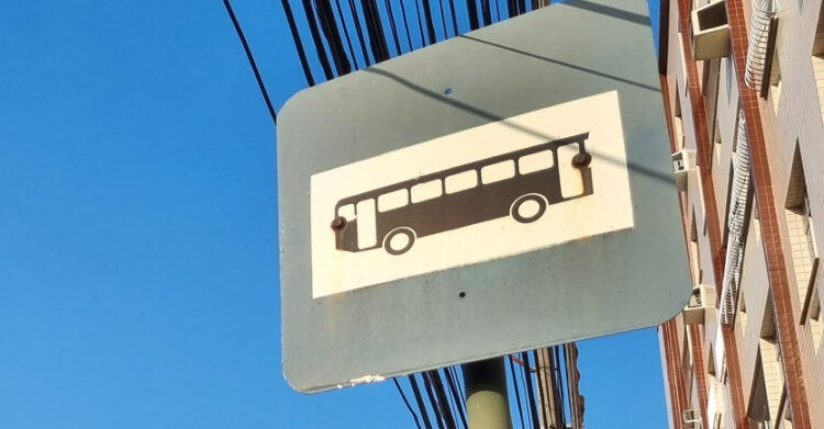 Placa de ônibus no Méier