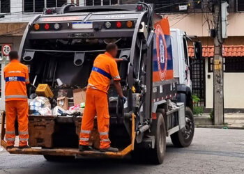 Caminhão da Comlurb no Méier