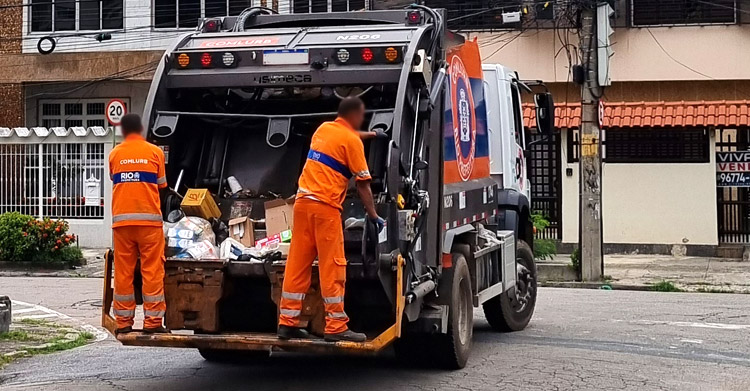 Caminhão da Comlurb no Méier