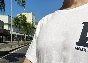 Camisa com estampa do Méier