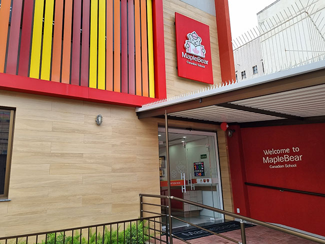 Fachada da Maple Bear no Méier