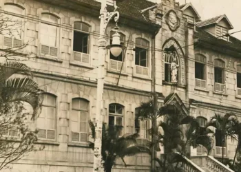 Foto antiga da fachada do Colégio Imaculado Coração de Maria no Méier