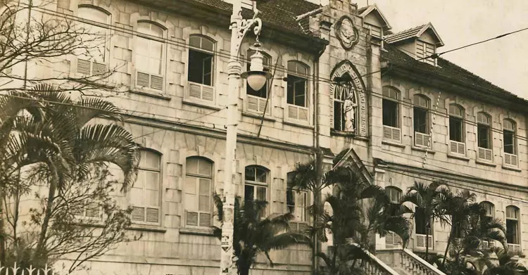 Foto antiga da fachada do Colégio Imaculado Coração de Maria no Méier