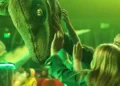 Circo dos Dinossauros com interação de duas mulheres
