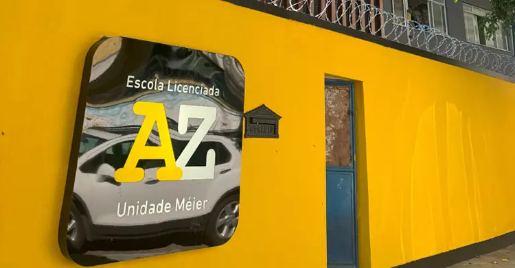 Fachada do Colégio AZ no Méier