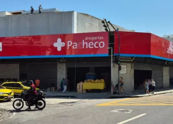 Nova drogaria Pacheco no Méier, no ponto onde era a padaria Imperato