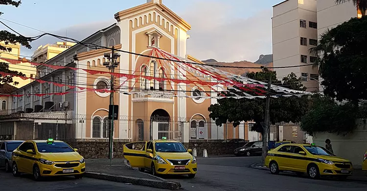 Largo no Meier, em frente à paroquia sagrado coração de jesus