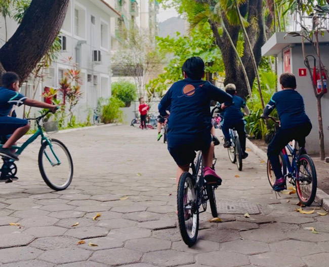 Quintal do Mundo Up com bicicletas