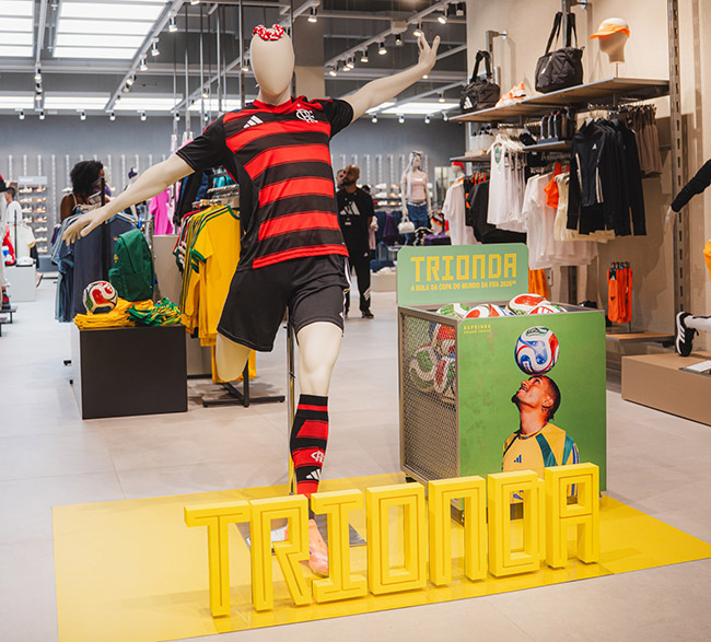 Camisa do Flamengo na nova loja da Adidas no NorteShopping