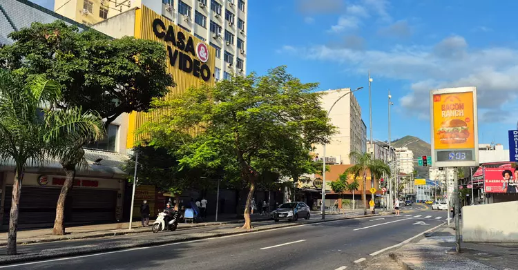 Termômetro na rua Dias da Cruz no Méier