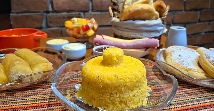 Café da manhã da cafeteria Café com Bolo no Méier