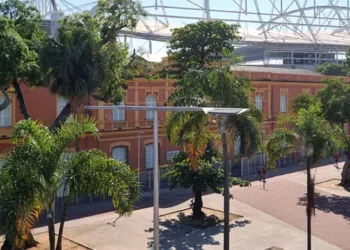 Nave do Conhecimento com Engenhão ao fundo