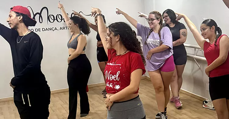 Alunos dançando na escola de dança In Moove no Méier
