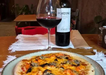 Pizza e vinha na padaria Jardim Convida no Méier