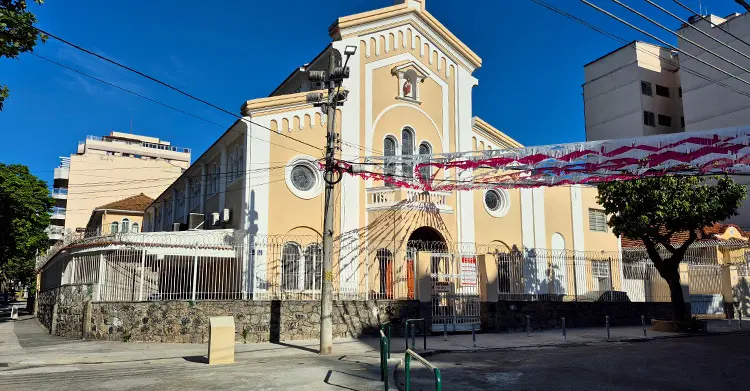 Largo da paróquia Sagrado Coração de Jesus no Méier