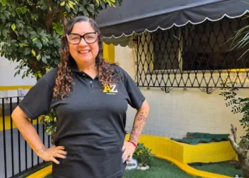 Diretora do Colégio AZ no Méier